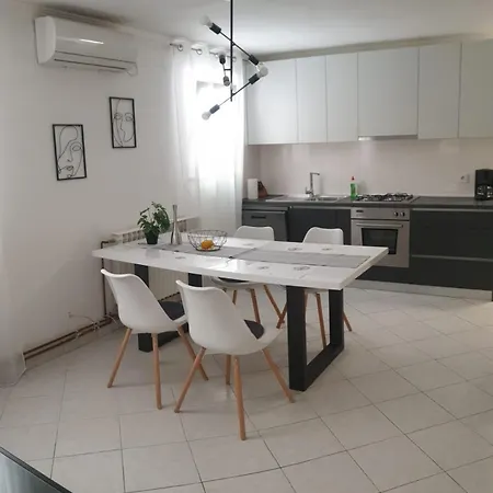 Maria Grey Apartment