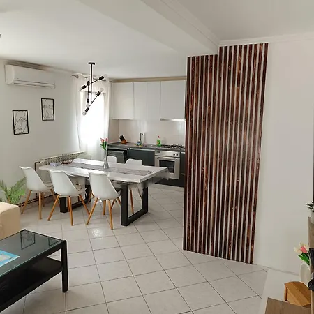 Maria Grey Apartman Vir