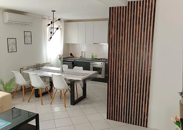 Maria Grey Apartman Vir